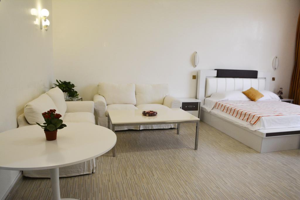 Studios Corniche Abu Dhabi Exterior photo