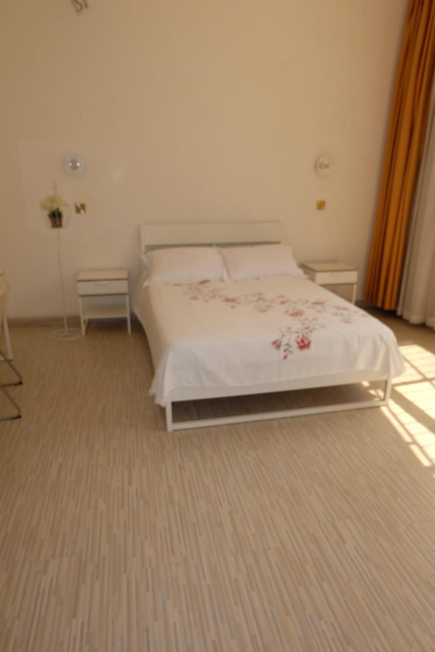 Studios Corniche Abu Dhabi Exterior photo