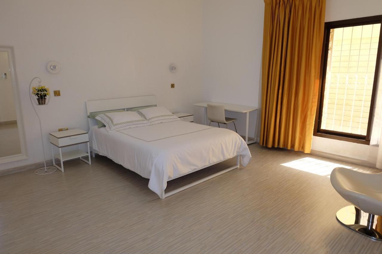 Studios Corniche Abu Dhabi Exterior photo